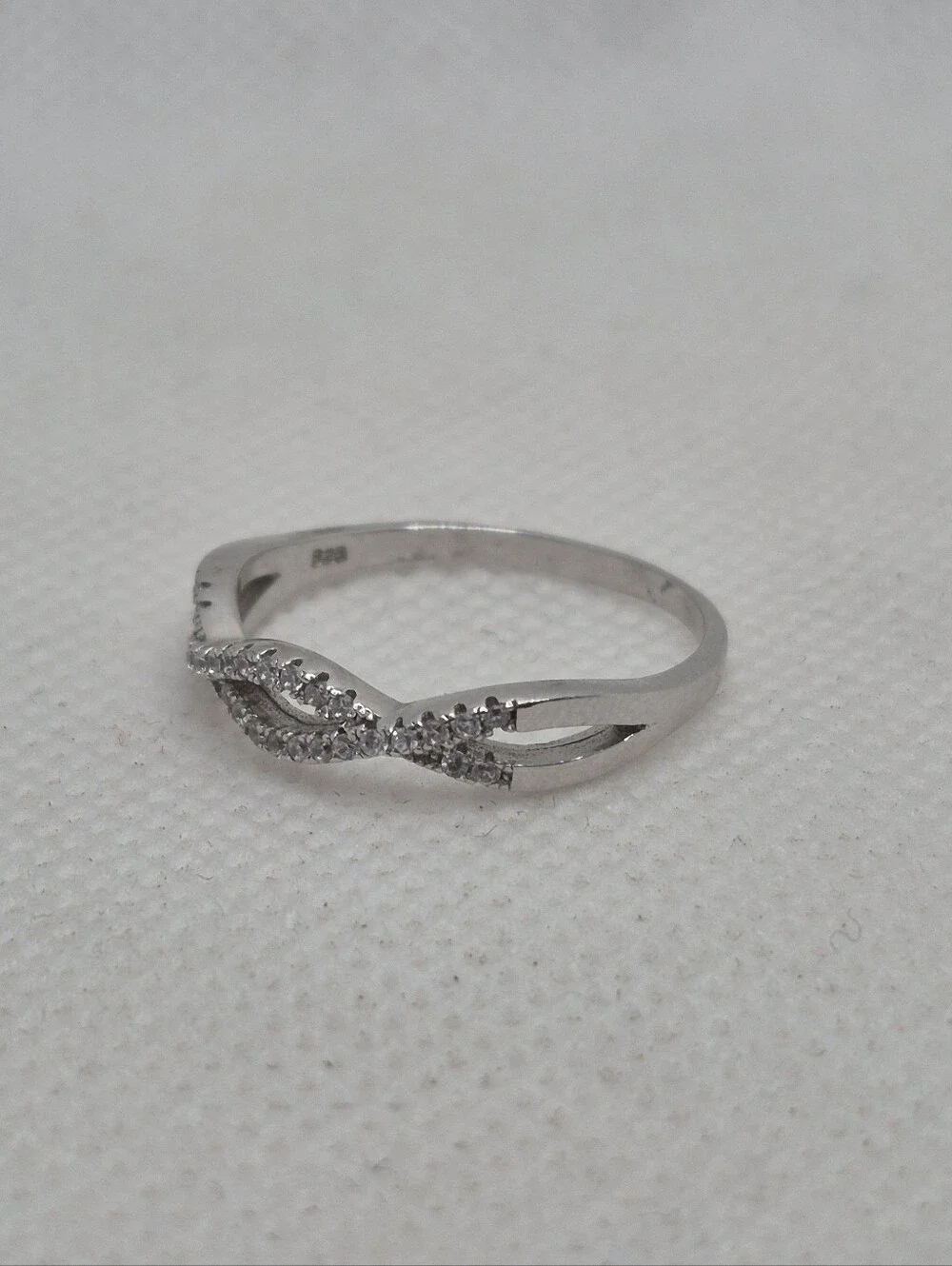 .925 Sterling Silver Elegant Women's Ring, Jewelry  Brand new
